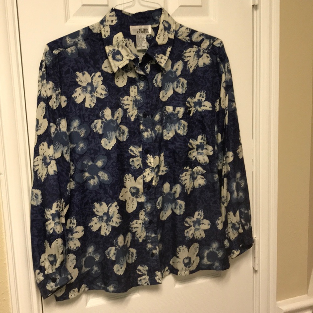 ⬇️PRICE DROP🎉Metro Express Long Sleeve Top, Sz L